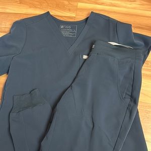 Figs classic scrub top and jogger bottoms. Dark harbor color. Never worn.